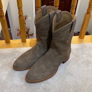 Only worn once Tecovas boots very good condition. Amazing color